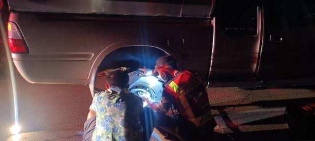 3. วันที่ 15 เม.ย. 66 เวลา 20.25 น.  ร้อยเวร 2-0 พร้อม สายตรวจรถยนต์ ได้รับเเจ้งเหตุจากศูนย์ 191  ขอความช่วยเหลือขอความช่วยเหลือรถยนต์กระบะยางระเบิด บริเวณ หลัก กม.ที่ 479 ต.เพชรชมภู อ.โกสัมพีนคร จ.กำแพงเพชร