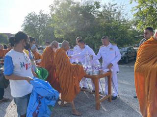 5. พ.ต.อ.ณัฐศักดิ์  จริยคุณ ผกก.สภ.โกสัมพีนคร พร้อมข้าราชการตำรวจ สภ.โกสัมพีนคร ร่วมตักบาตรถวายพระราชกุศล แก่พระสงฆ์ จำนวน 46 รูป เนื่องในวันเฉลิมพระชนมพรรษา สมเด็จพระนางเจ้าสุทิดา พัชรสุธาพิมลลักษณ พระบรมราชินี ฯ