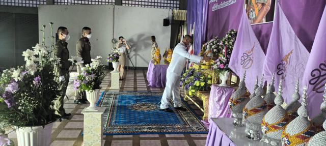 4. พ.ต.อ.ณัฐศักดิ์  จริยคุณ ผกก.สภ.โกสัมพีนคร พร้อมข้าราชการตำรวจ สภ.โกสัมพีนคร ร่วมพิธีถวายราชสักการะและจุดเทียนชัยมงคลถวายพระพร ถวายพระราชกุศล นื่องในวันเฉลิมพระชนมพรรษา สมเด็จพระนางเจ้าสุทิดา พัชรสุธาพิมลลักษณ พระบรมราชินี ฯ