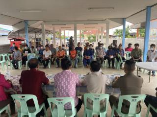 4. พ.ต.อ.ณัฐศักดิ์ จริยคุณ ผกก.สภ.โกสัมพีนคร พ.ต.ท.สมบูรณ์ คล่องใจ รอง ผกก.ป.สภ.โกสัมพีนคร ได้สั่งการให้ พ.ต.ท.ชนทัต วันเขียว สวป.สภ.โกสัมพีนคร ร่วมประชุมโครงการ 1 ตำบล 1หมู่บ้าน ยั่งยืน