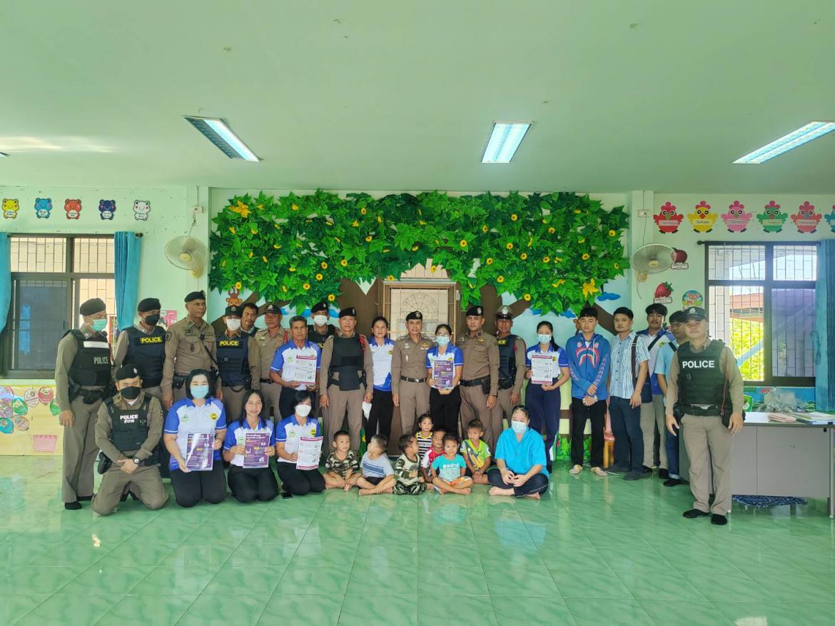 ข้าราชการตำรวจสายงานป้องกันปราบปรามทุกนาย ฝึกทบทวนการตอบโต้สถานการณ์กรณีคนร้ายก่อเหตุด้วยอาวุธปืน (Active Shooter Training) ณ​ ศูนย์​พัฒนา​เด็กเล็ก​ อบต.เพชร​ช​มภู​ ม.6​ บ.​ใหม่​พัฒนา​ ต.เพชร​ช​มภู​ อ.โกสัมพี​นคร​ จ.กำแพงเพชร