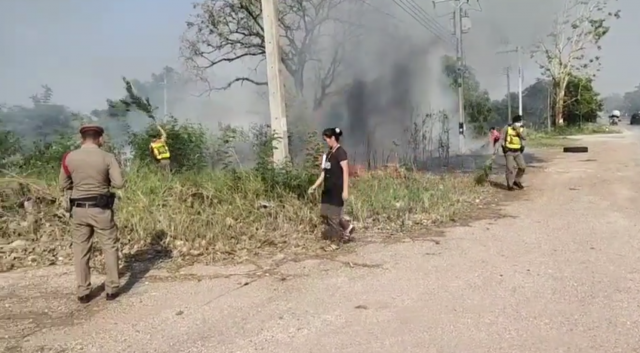 สายตรวจรถยนต์ สภ.โกสัมพีนคร ได้ให้ความช่วยเหลือประชาชน กรณีเกิดเหตุไฟไหม้ เนื่องจากหม้อแปลงเกิดมีสะเก็ตไฟล่นร่วงลงมา ทำให้เกิดไฟไหม้ป่า